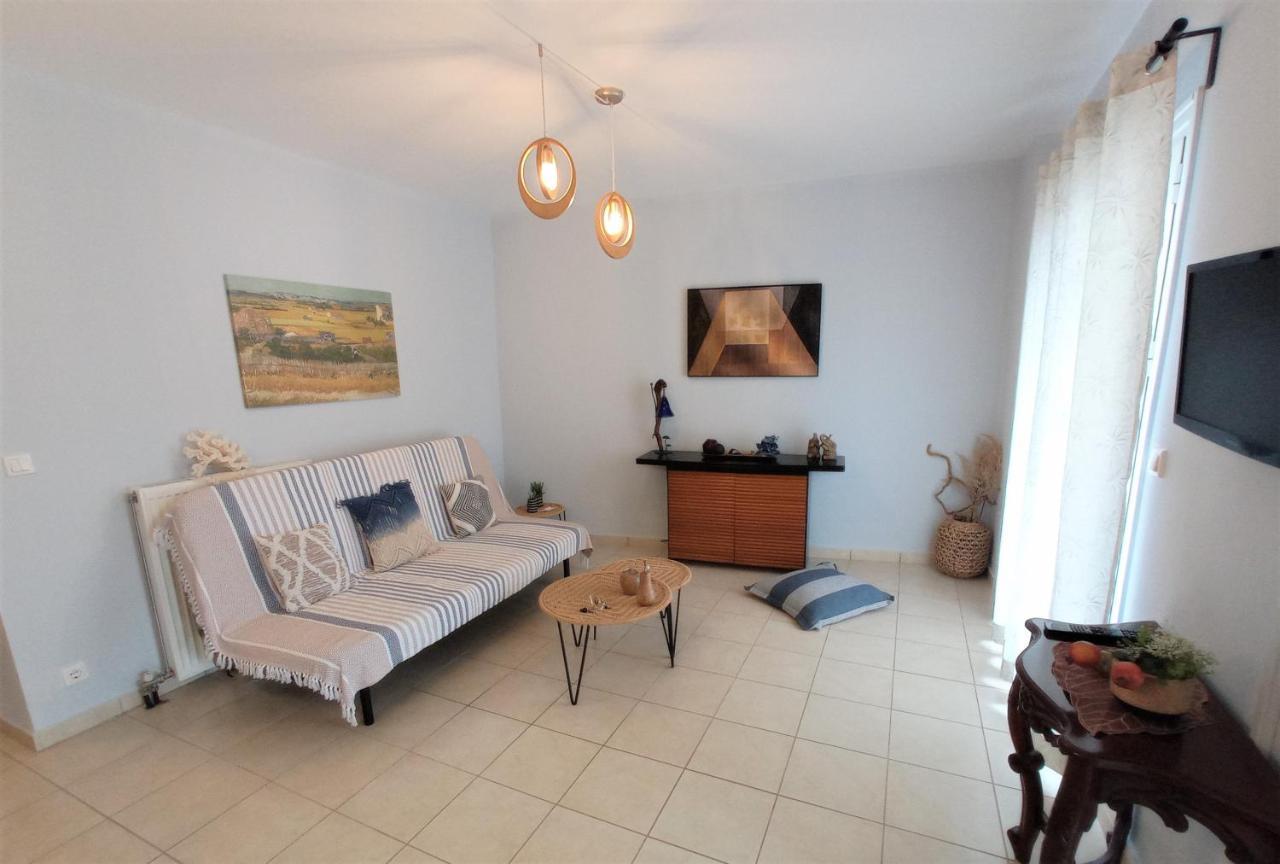 G Apartment In Ajía Effimía Kültér fotó